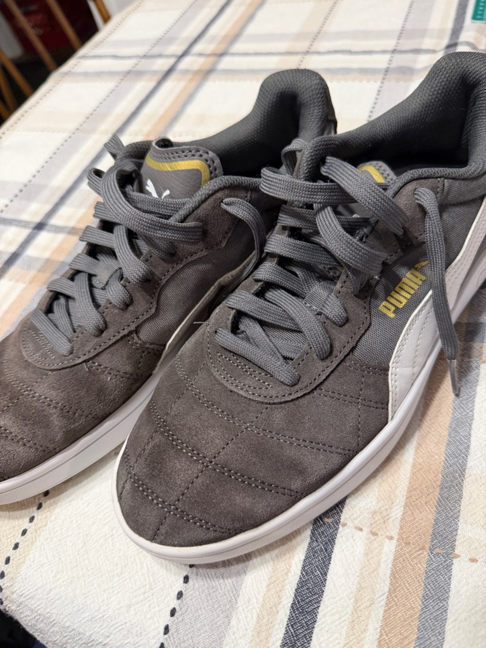 Puma Men’s Gray & White Suede Low-Top Sneaker with Gold Logo - Picture 2 of 7